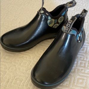 BOGS rain shoe, slip-on, size 7